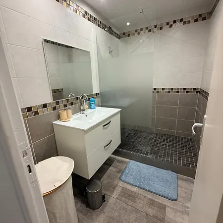 Grand T5 Climatise-4 Chambres-parking-tram 3min-8 Pers Montpellier
