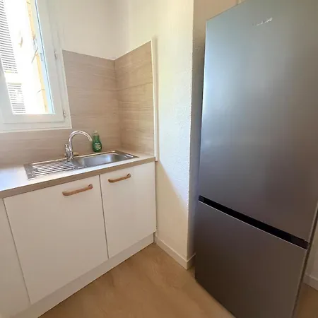 Appartement Grand T5 Climatise-4 Chambres-parking-tram 3min-8 Pers