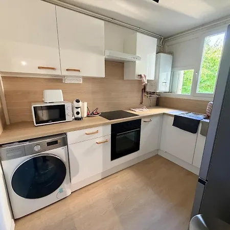 Apartament Grand T5 Climatise-4 Chambres-parking-tram 3min-8 Pers Montpellier