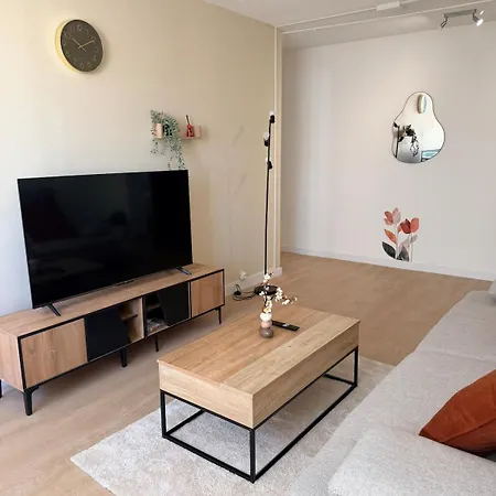 Grand T5 Climatise-4 Chambres-parking-tram 3min-8 Pers Appartement *