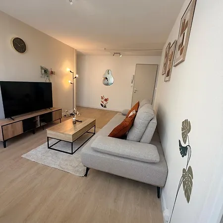 Grand T5 Climatise-4 Chambres-parking-tram 3min-8 Pers Apartament *